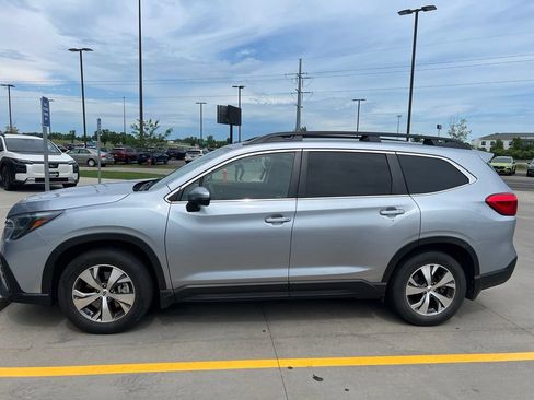 Used 2023 Subaru Ascent Premium w/ Convenience Package AWD/4WD image 3