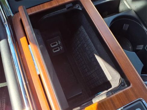 Used 2019 Lincoln Navigator Reserve image 24