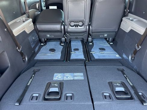 New 2026 Kia Carnival EX FWD image 16
