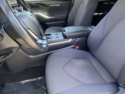 Certified 2024 Toyota Highlander LE FWD image 23