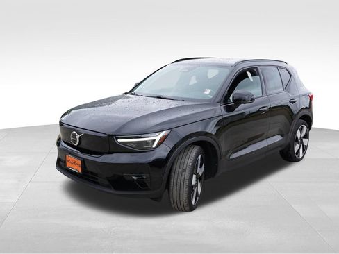 Used 2023 Volvo XC40 Recharge Ultimate w/ Protection Package Premier AWD/4WD image 11