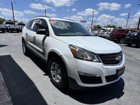 Used 2017 Chevrolet Traverse LS FWD image 4