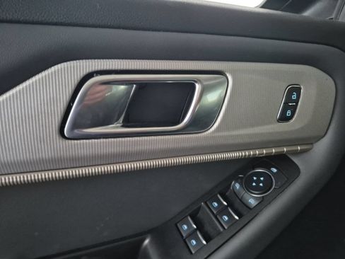 Used 2025 Ford Explorer Active w/ Active Comfort Package RWD image 11