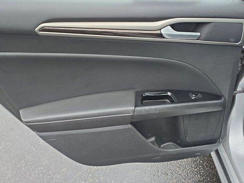 Used 2014 Ford Fusion SE w/ Equipment Group 202A image 9