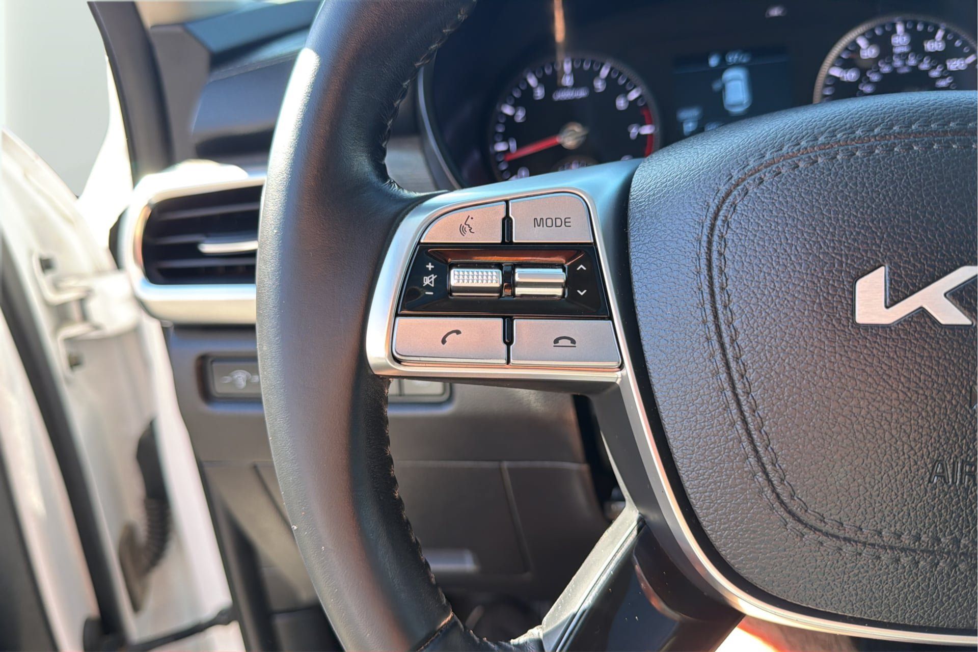Used 2022 Kia Telluride EX w/ Towing Package FWD image 27