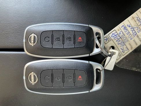 Certified 2023 Nissan Rogue SV image 30