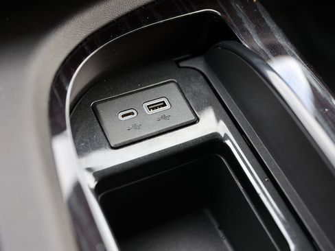 Used 2021 Cadillac Escalade Sport w/ Driver Assist Tech Package image 37