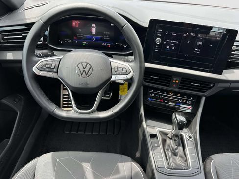 Certified 2025 Volkswagen Jetta Sport FWD image 8