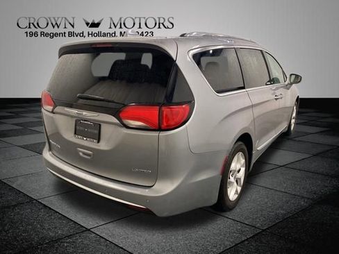 Used 2020 Chrysler Pacifica Limited FWD image 6