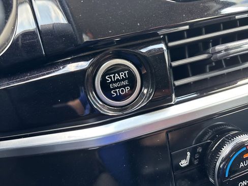 Used 2024 Nissan Pathfinder SL w/ Cargo Package image 28