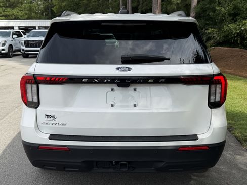 Used 2025 Ford Explorer Active RWD image 9
