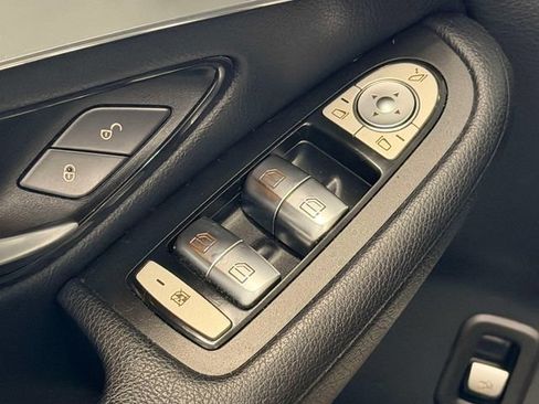 Used 2019 Mercedes-Benz GLC 300 4MATIC image 16