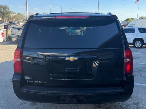 Used 2018 Chevrolet Suburban LT image 6