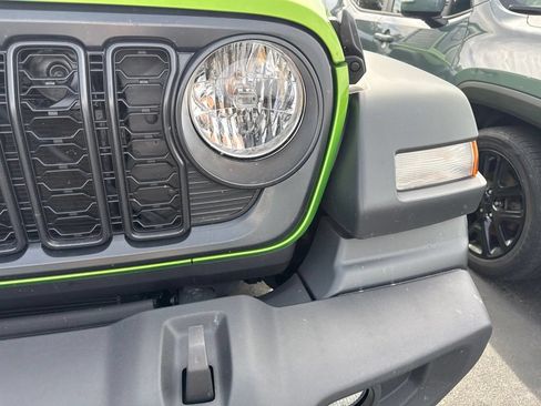 Used 2025 Jeep Wrangler Unlimited Sport AWD/4WD image 9