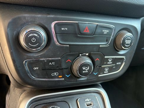 Used 2021 Jeep Compass Latitude AWD/4WD image 20
