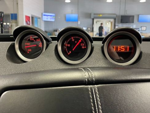 Used 2014 Nissan 370Z Touring RWD image 22