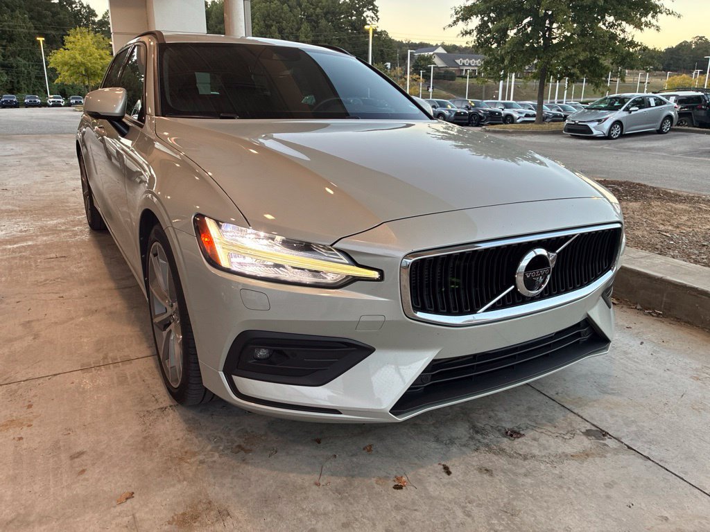 Used 2020 Volvo V60 T5 Momentum FWD image 4