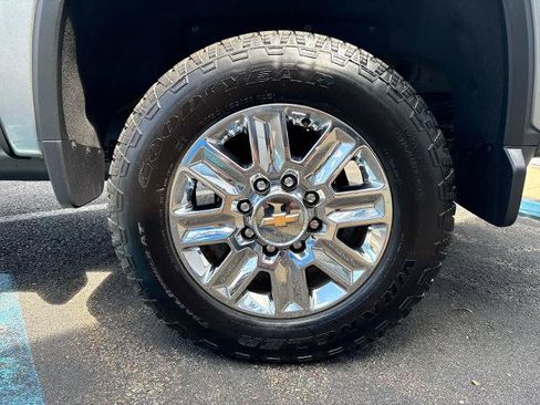 Used 2026 Chevrolet Silverado 2500 High Country w/ High Country Premium Package AWD/4WD image 13