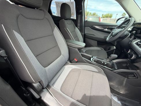 Used 2025 Chevrolet TrailBlazer LT image 35