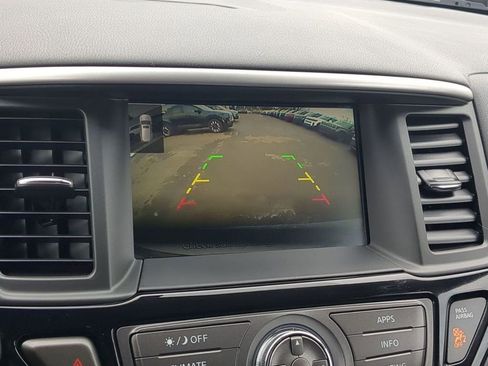 Used 2020 Nissan Pathfinder S FWD image 18