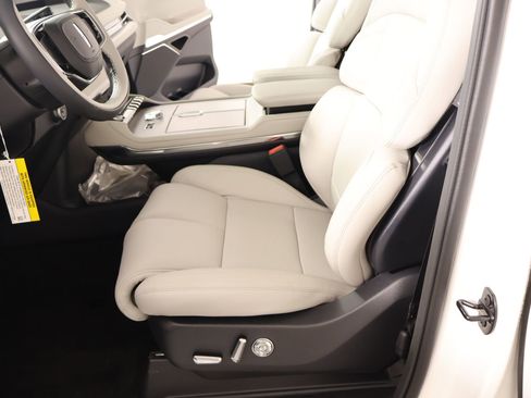 New 2026 Lincoln Navigator Premiere AWD/4WD image 12