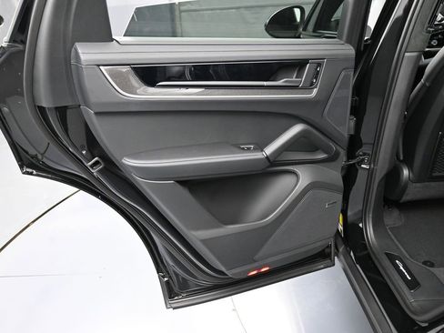 New 2026 Porsche Cayenne Turbo AWD/4WD image 24