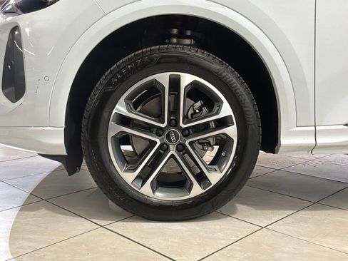 Used 2025 Audi Q5 Premium w/ Convenience Package image 17