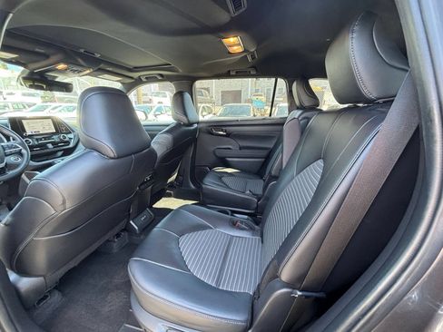 Used 2024 Toyota Highlander XSE FWD image 28