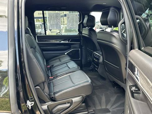 Used 2022 Jeep Wagoneer Series II AWD/4WD image 27