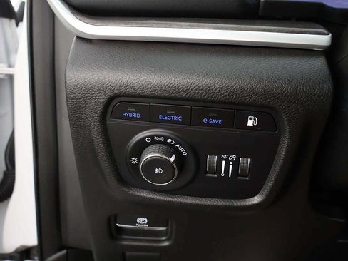 Used 2023 Jeep Grand Cherokee 4WD 4xe image 41
