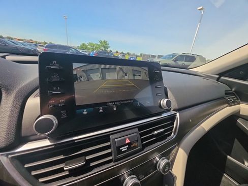 Used 2019 Honda Accord Touring image 21