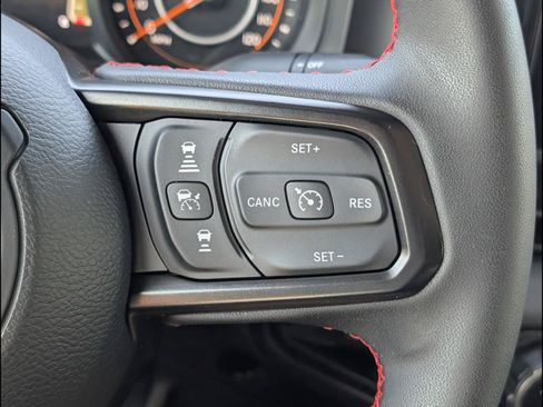 Used 2024 Jeep Gladiator Rubicon w/ Convenience Group AWD/4WD image 16