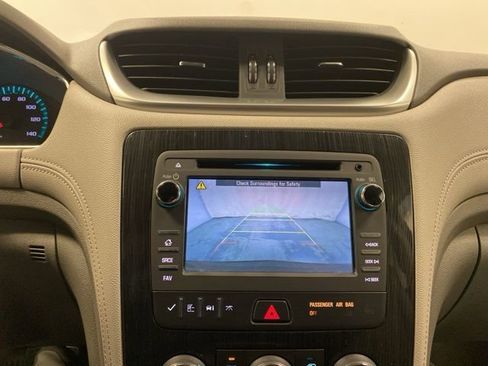 Used 2017 Chevrolet Traverse LT image 12