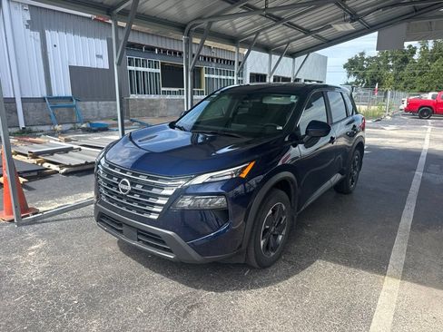 Certified 2025 Nissan Rogue SV FWD image 2