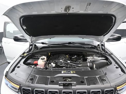 Used 2023 Jeep Grand Cherokee L Laredo image 37