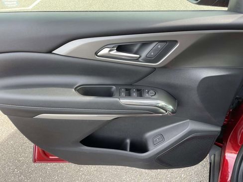 Used 2024 Chevrolet Traverse LT image 17