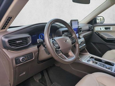 Used 2022 Ford Explorer Platinum w/ Equipment Group 601A image 9