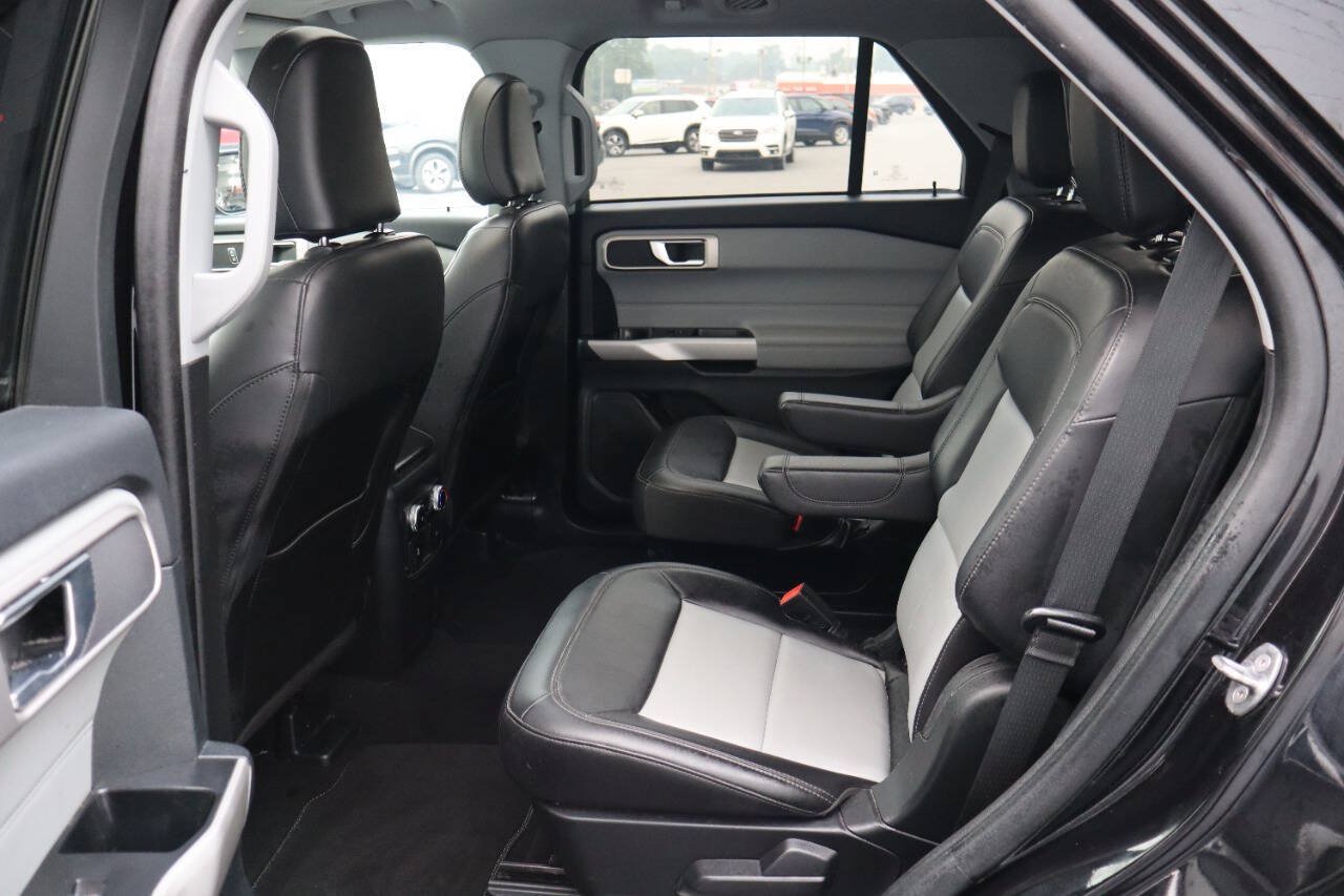 Used 2024 Ford Explorer XLT w/ Equipment Group 202A AWD/4WD image 5
