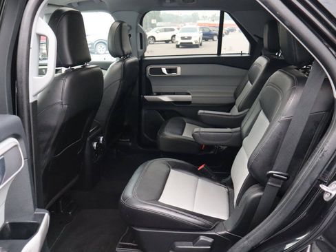 Used 2024 Ford Explorer XLT w/ Equipment Group 202A AWD/4WD image 5