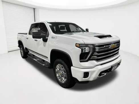 Used 2024 Chevrolet Silverado 3500 High Country w/ Technology Package AWD/4WD image 3