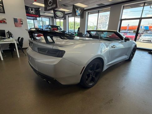 Used 2018 Chevrolet Camaro SS RWD image 10
