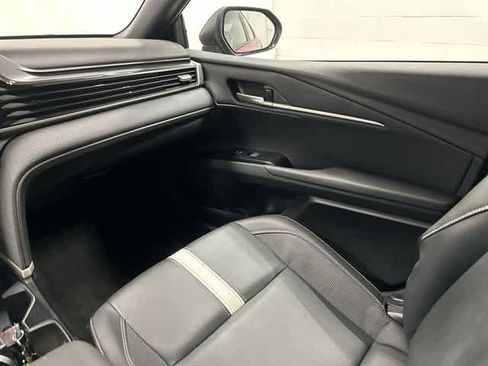 Used 2025 Toyota Camry SE image 13