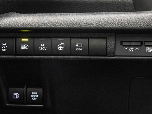 Used 2025 Toyota Sienna Platinum AWD/4WD image 25