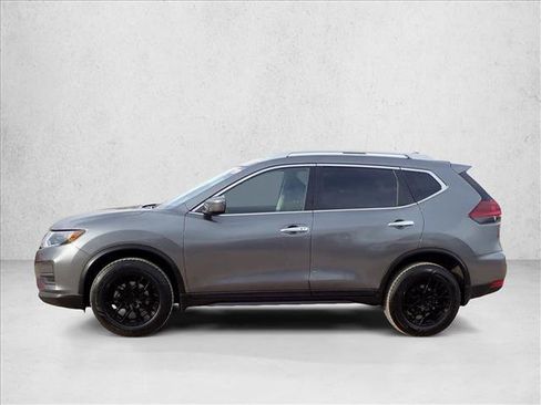 Used 2019 Nissan Rogue SV image 2