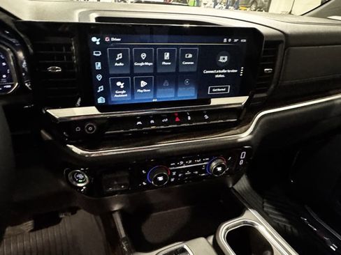 Used 2025 Chevrolet Silverado 1500 LT Trail Boss w/ Convenience Package II image 15