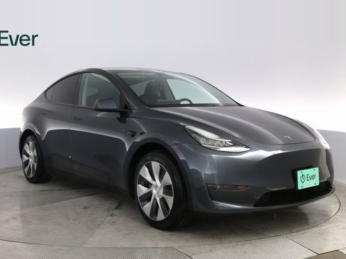 Used 2020 Tesla Model Y Performance image 4
