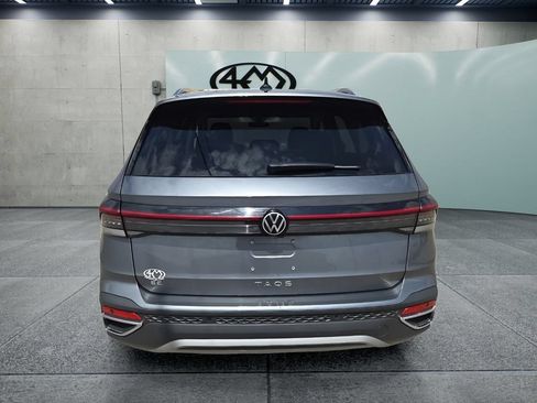 Used 2025 Volkswagen Taos SE FWD image 4