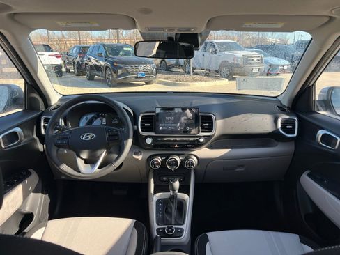 New 2026 Hyundai Venue SEL image 19