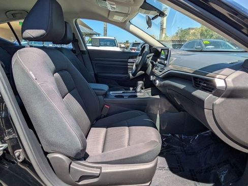 Used 2025 Nissan Altima 2.5 SV image 30