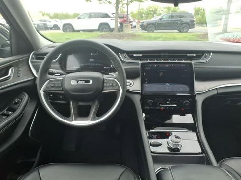 Certified 2024 Jeep Grand Cherokee Limited AWD/4WD image 10